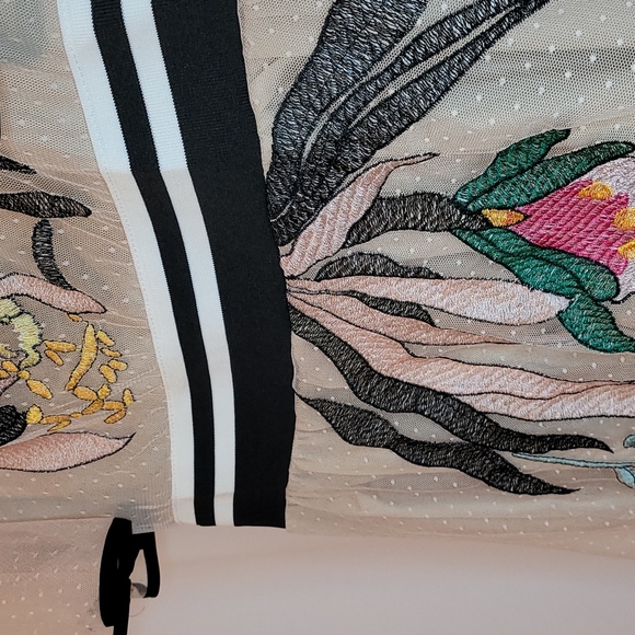 Upustyle Gardenia Embroidered Short Sleeve Midi Leght Dress - Picture 10 of 17